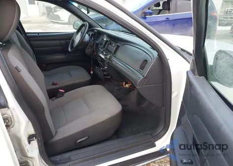 2011 Ford Crown Victoria Police Interceptor z USA, uszkodzony, nr VIN 2FABP7BV9BX181759